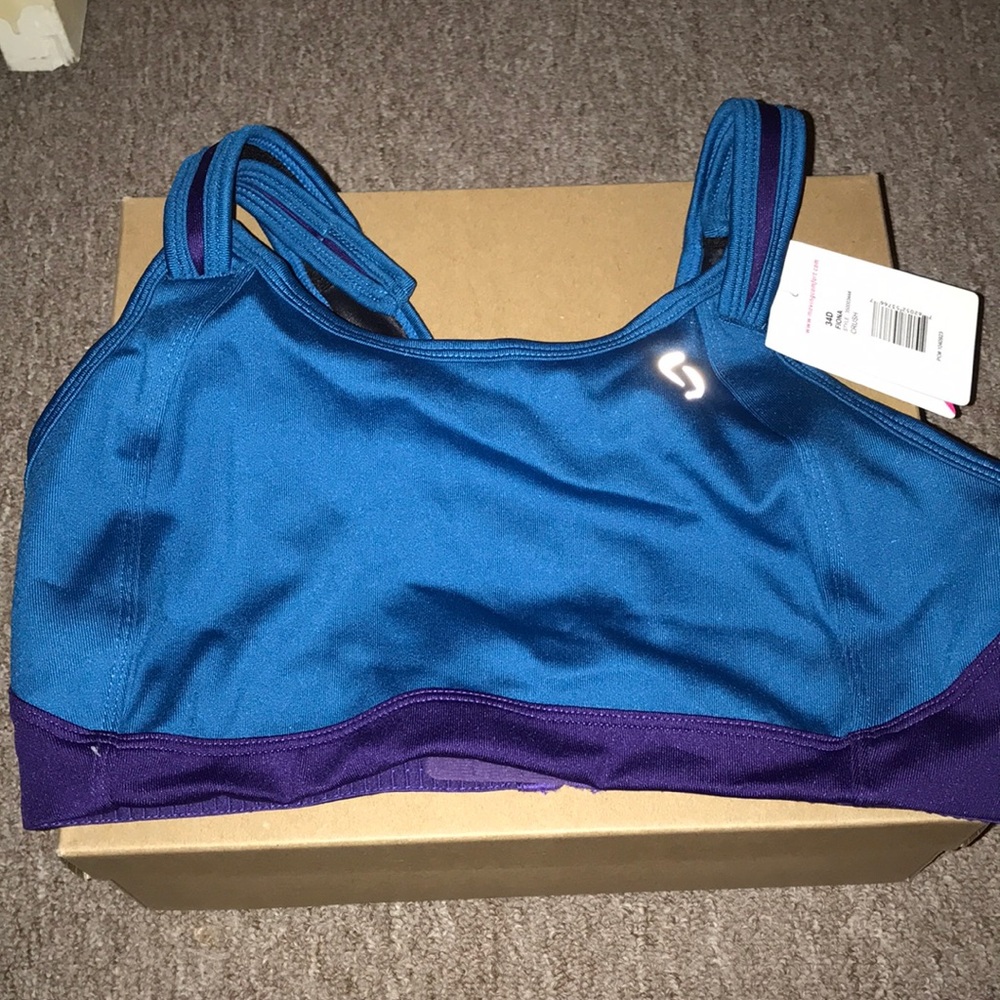 Sports bra. Adjustable